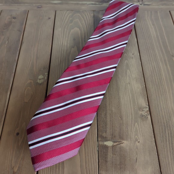 Donald Trump Signature Collection Red Silk Tie - Picture 6 of 6